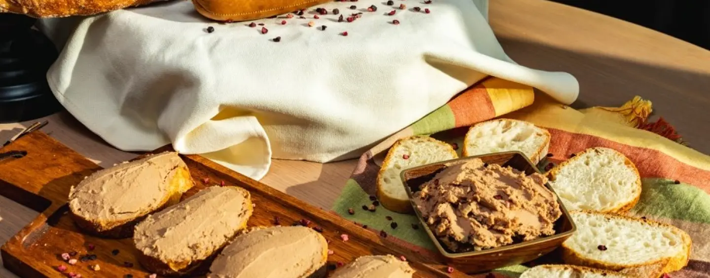 Noul pateu ROGOB cu merișoare și ceapă prăjită – dulce, sărat și delicios!